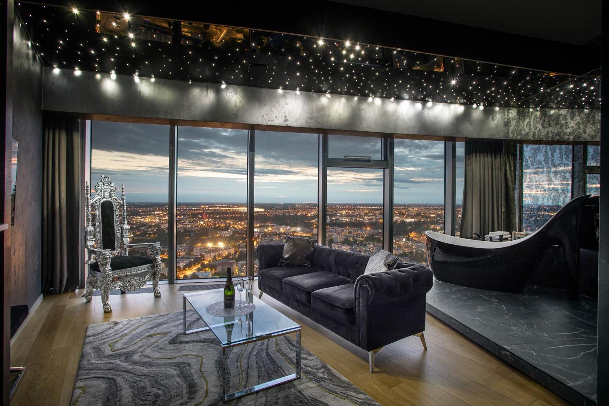 30Th+ Floor Apartments In Sky Tower Breslávia Exterior foto