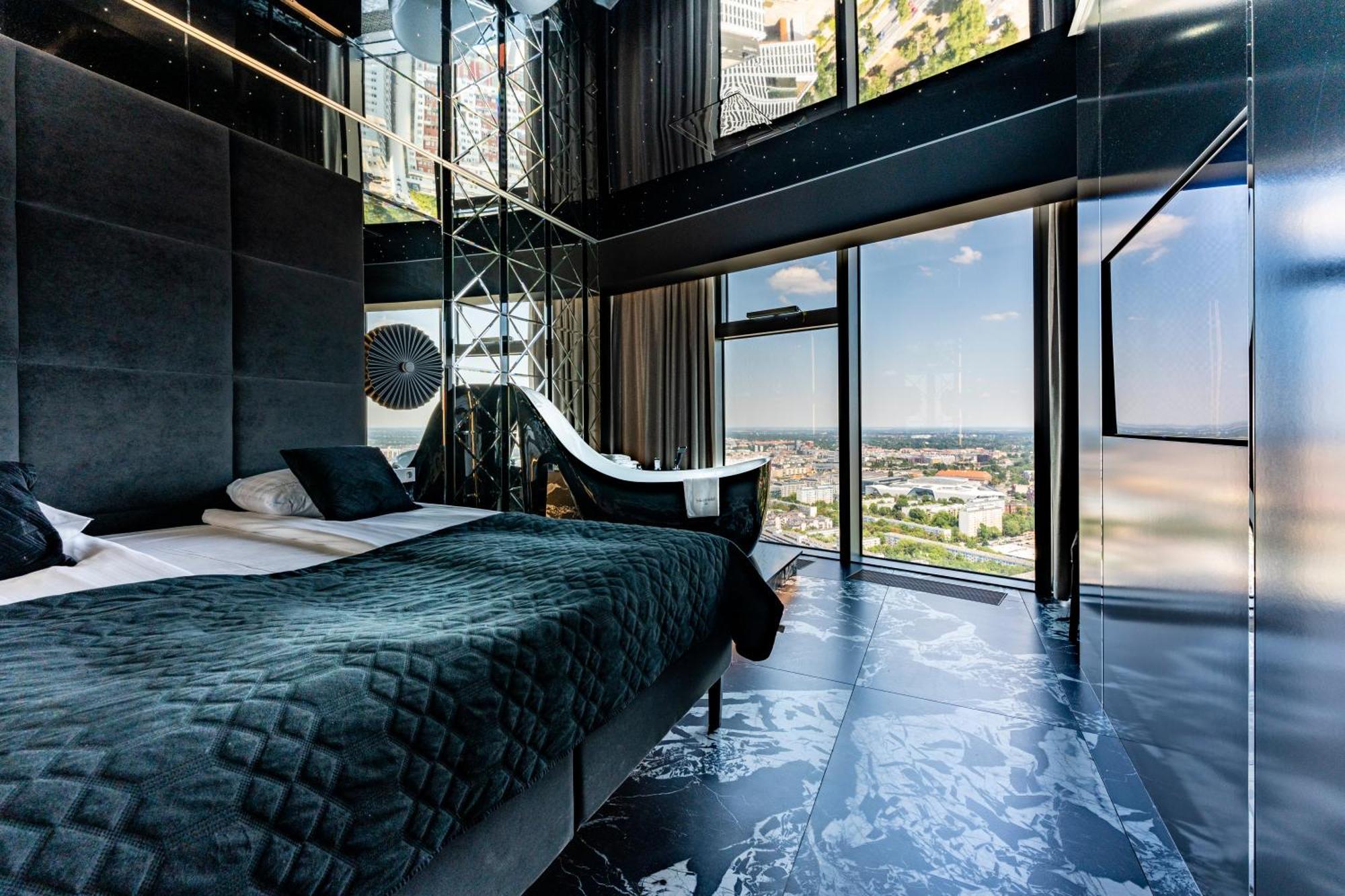 30Th+ Floor Apartments In Sky Tower Breslávia Exterior foto